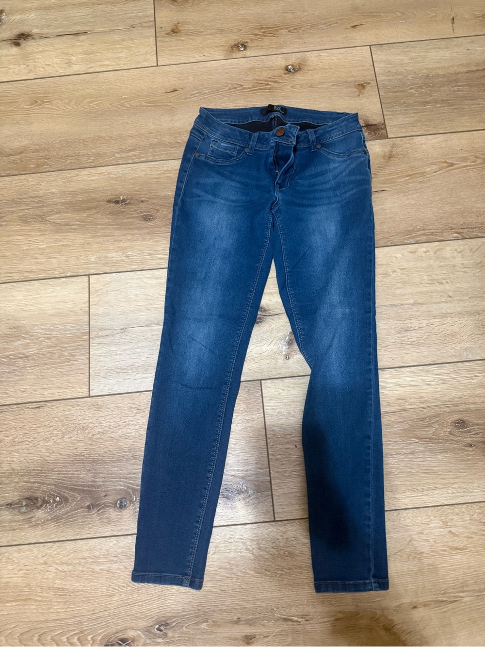 1822 Denim Women's Skinny Jeans in Dark Blue Wash